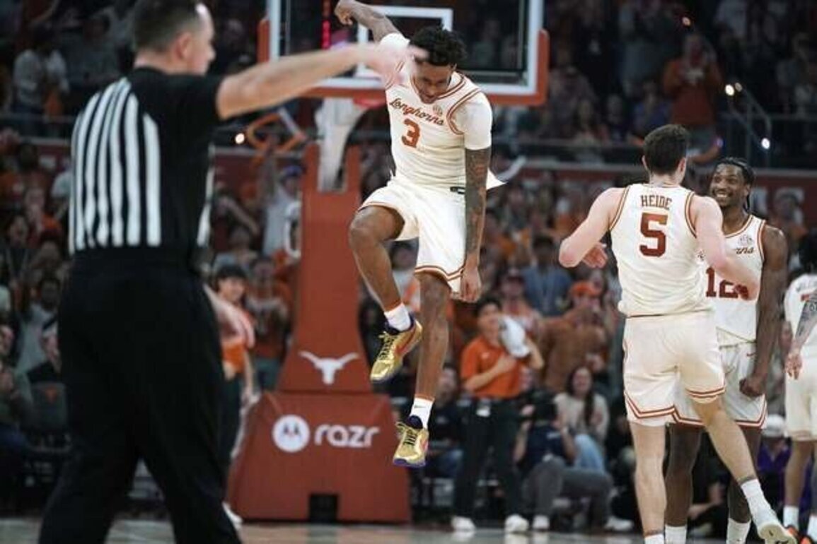 Jordan Pope's late jumper seals Texas' win over LSU
