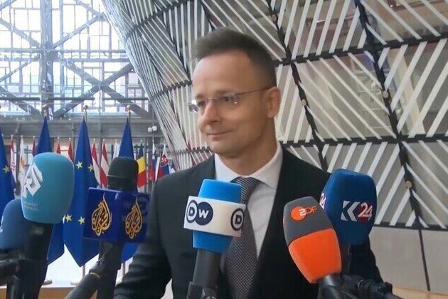 Ukraine hates us  Hungary 