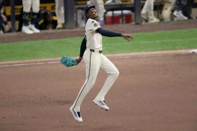 Brewers' bullpen stifles Diamondbacks' rally