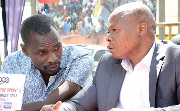 Ernest Zziwa (ku kkono) ne Okee. Ernest Zziwa (ku kkono) ne Okee.