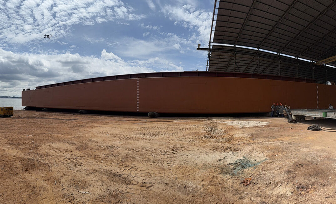 Barcaça construída pela Robert Allan para a LHG minério de ferro hidrovia