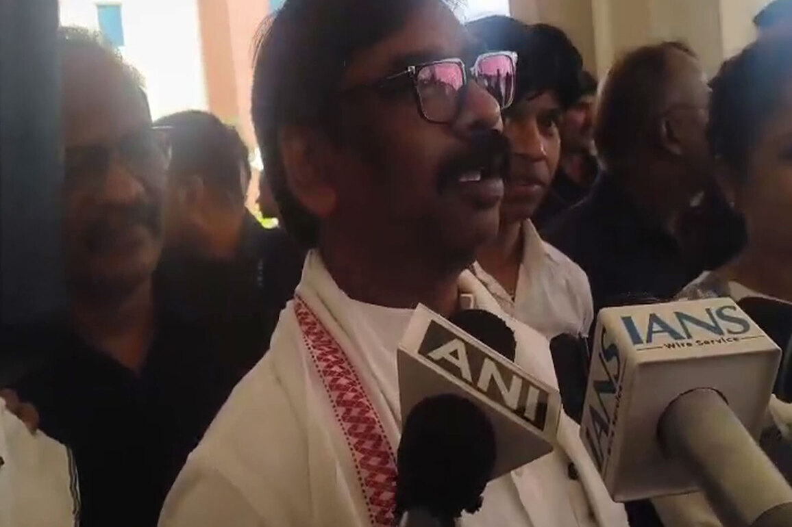 Jharkhand CM Hemant Soren skips INDIA bloc meeting, Sarfaraz Ahmad attends from JMM