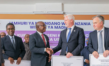 Lifezone’s CEO, Chris Showalter, receives the Kahama Refinery Licence with a handshake from the Minister of Minerals, Hon. Anthony Mavunde.