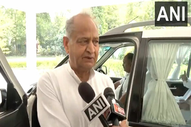 Ashok Gehlot pays tribute to Rajesh Pilot on his 25th death anniversary