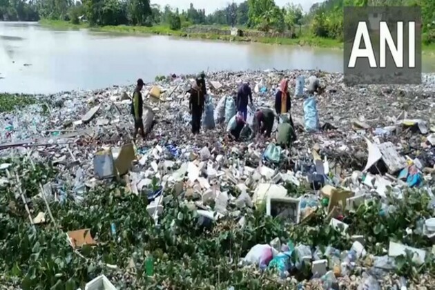 Manipur: Authorities, residents join hands to combat post-flood waste in Bishnupur