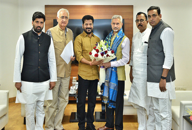 EAM Jaishankar meets Telangana CM in Delhi, discusses global engagement and development