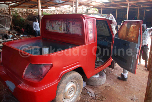ickup ya ayiira bweti bwefaanana wadde nga tennaggwa