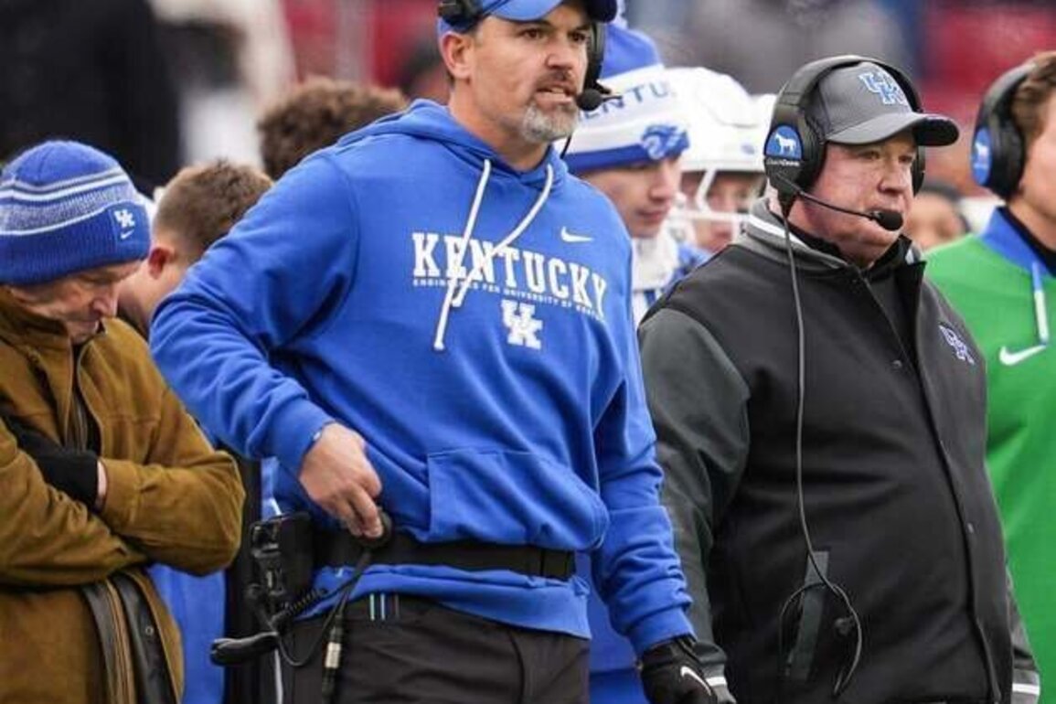 Reports: Kentucky plans to fire coach Mark Stoops