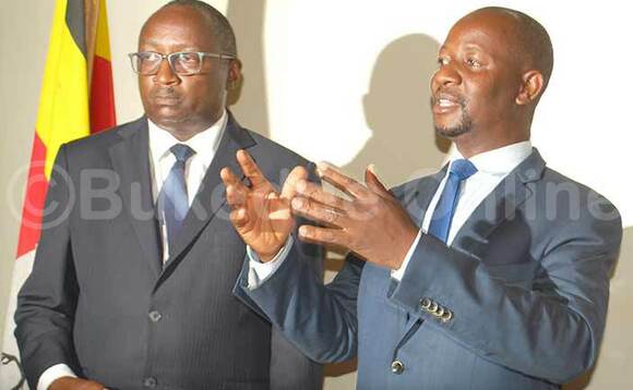 Omwogezi wa FDC Ssemujju Nganda (ddyo) ng’ali n’omumyuka w’omwogezi w’ekibiina John Kikonyogo Omwogezi wa FDC Ssemujju Nganda (ddyo) ng’ali n’omumyuka w’omwogezi w’ekibiina John Kikonyogo