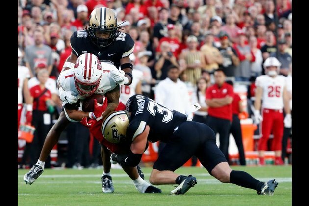 Wisconsin ground game piles up 4 TDs in rout of Purdue