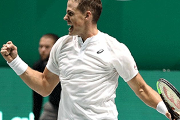 Canada, Russia take early leads at Davis Cup