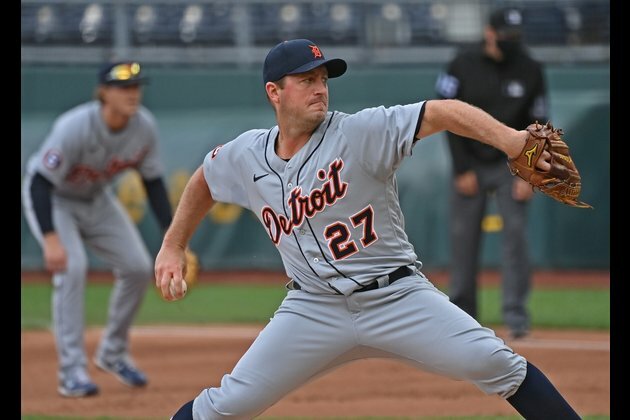 Singer, Royals tune out Tigers in season finale
