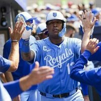 Royals' Salvador Perez aims to ride power surge vs. Jays