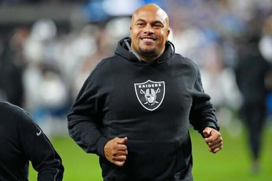Falcons interview Antonio Pierce for coaching vacancy
