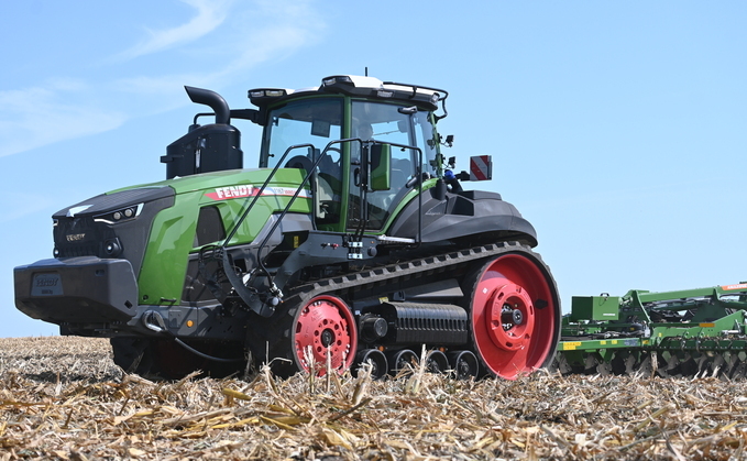 Fendt upgrades 680hp 1100MT crawler range with new X6 cab and transmission updates