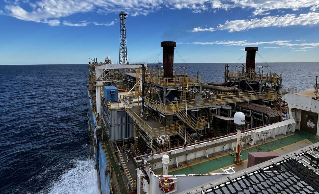 The Ningaloo Vision leaving the Van Gogh field for the last time