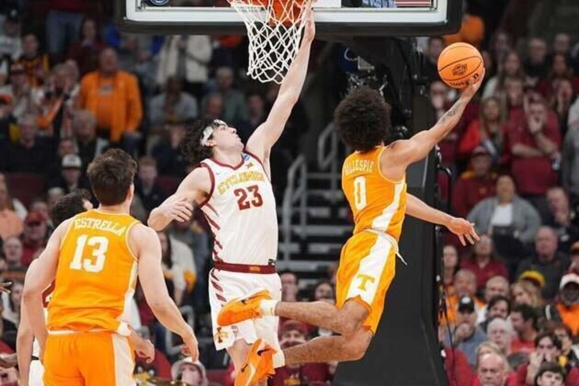 Tennessee downs short-handed Iowa State, earns Michigan matchup