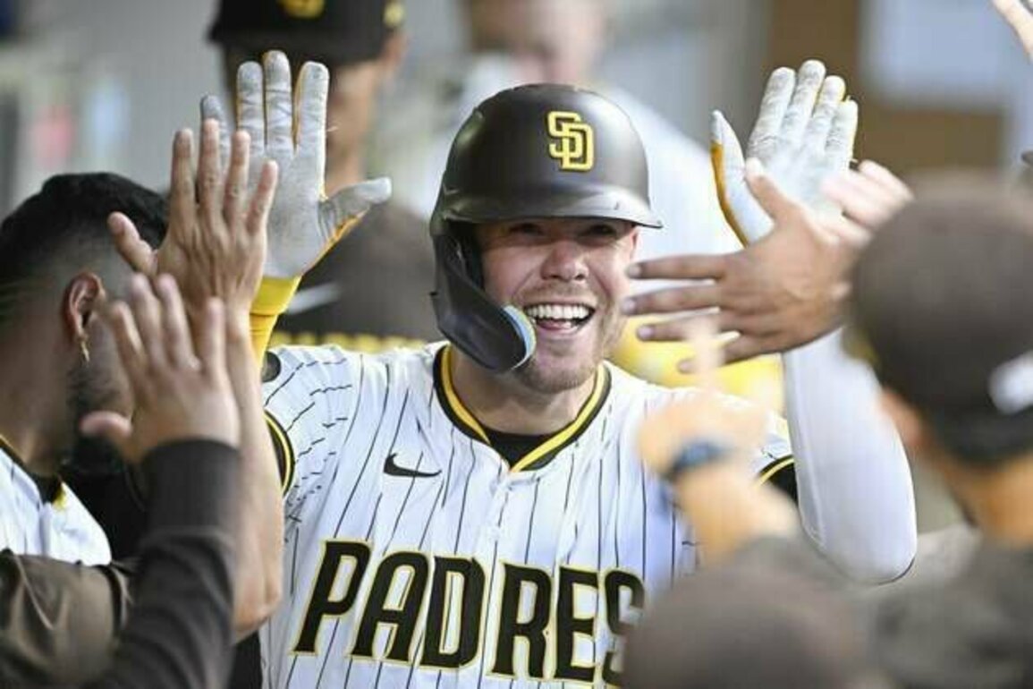 Gavin Sheets seeks to power Padres to series win vs. Giants