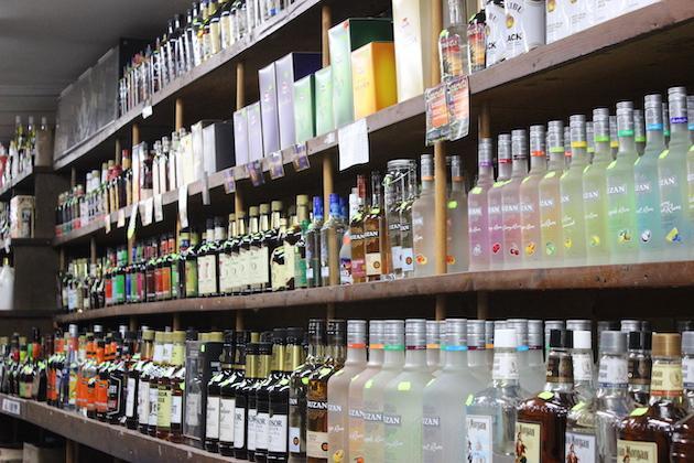Tourism hub Dubai ends 30 percent alcohol tax