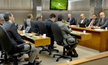 Eduardo Ledsham (dir) em audiência na Alba