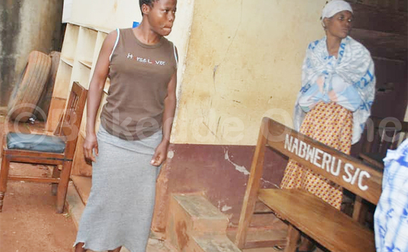 Muhindo agambibwa okuyinsa abaana batali babe. Muhindo agambibwa okuyinsa abaana batali babe.
