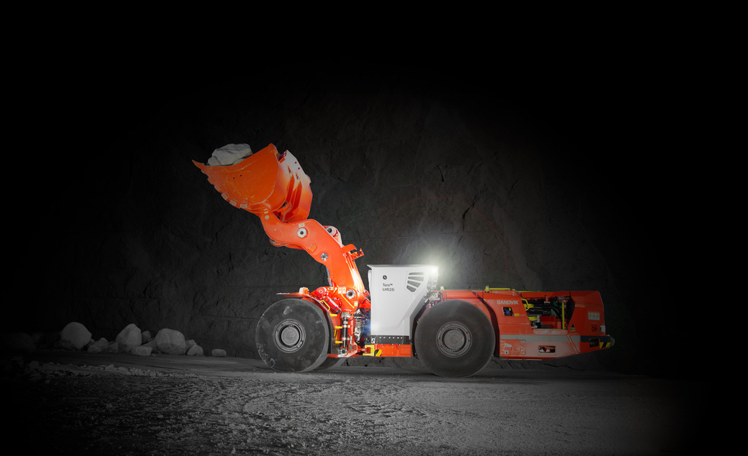 Sandvik's Toro LH515i loader