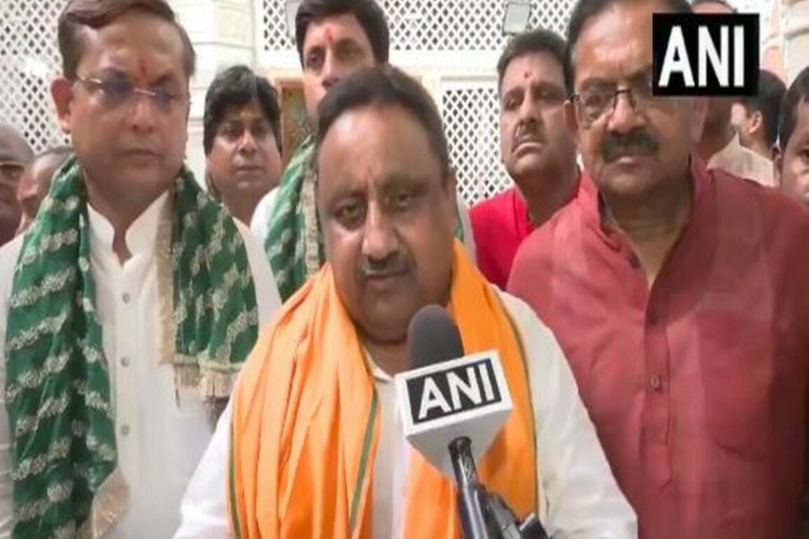 BJP MP Praveen Khandelwal offers prayers on second Monday of 'Sawan'