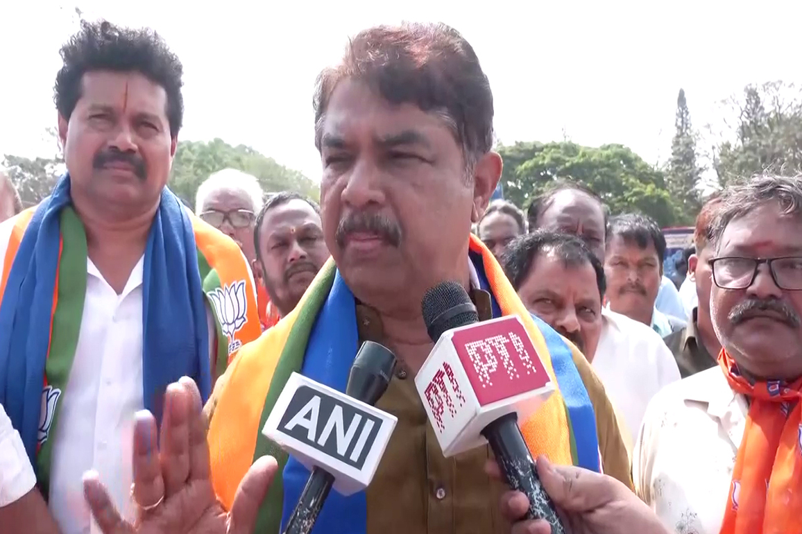 Defacing PM Modi's image is a crime: Karnataka LoP Ashoka slams Congress over 'gayab' jibe