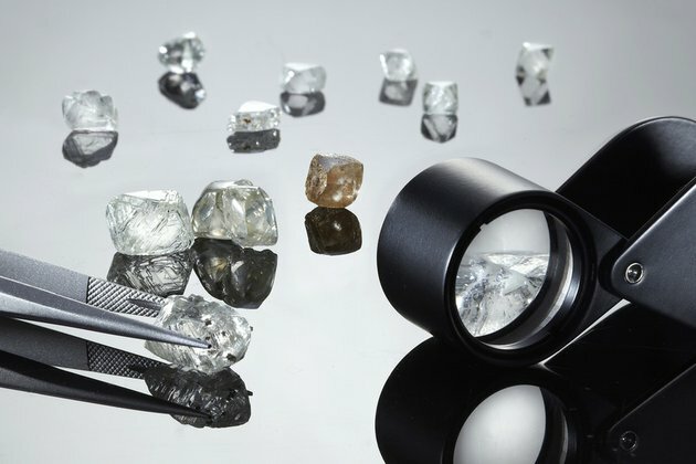 Russia&#039;s Alrosa halts rough-diamond sales at India&#039;s request