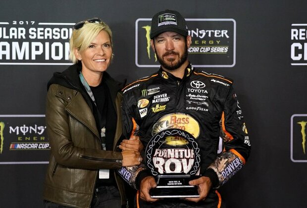 Martin Truex Jr. signs extension with Joe Gibbs Racing