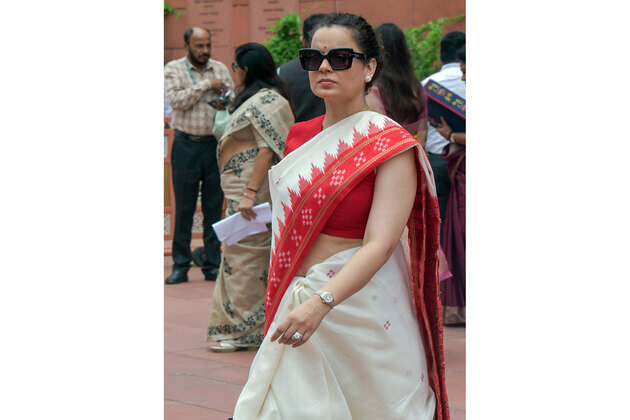 "Our daughters are easily manipulated, aisa kyu?": Kangana Ranaut reacts to teen's apology video post Jantar Mantar protest row