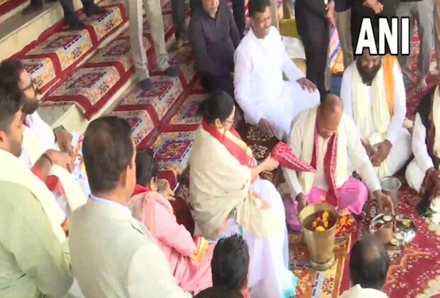 Mamata Banerjee visits Brahma temple in Rajasthan's Pushkar, offers prayers