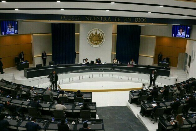 El Salvador approves law removing limits on presidential re-election
