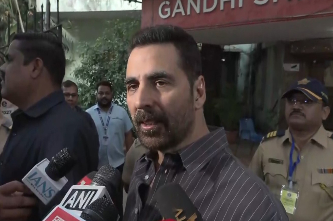 Mumbai Police case against driver in Akshay Kumar security entourage accident case