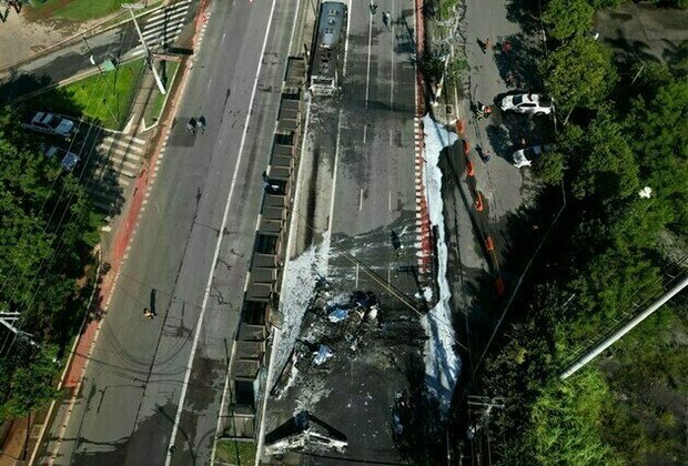 People Killed after Plane Hits Bus in Sao Paulo