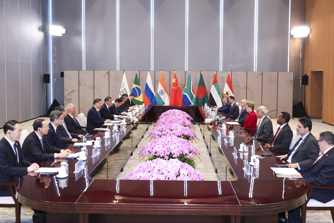 CHINA-SHANGHAI-XI JINPING-NEW DEVELOPMENT BANK-VISIT (CN)