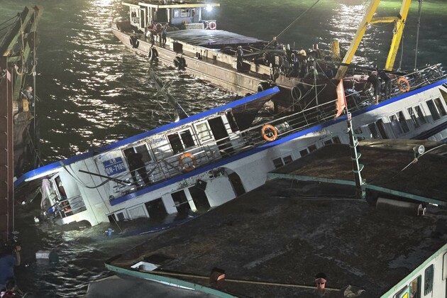 (SpotNews) VIETNAM-HA LONG BAY-CRUISE SHIP ACCIDENT-RESCUE