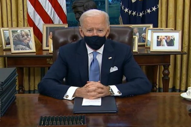 Biden signs order to end Muslim ban