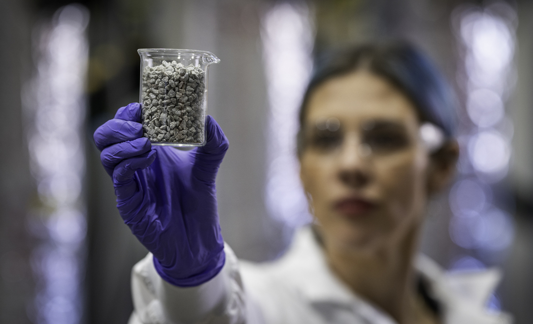 Endolith Mining's Dr Liz Dennett examines mineralised material used in microbial copper recovery research