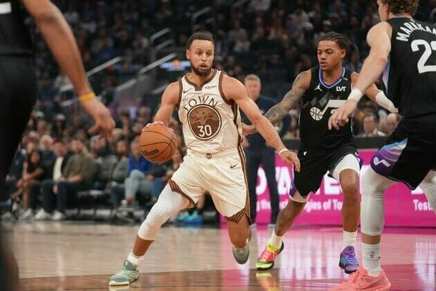 Stephen Curry, Warriors put on 3-point show to sink Jazz