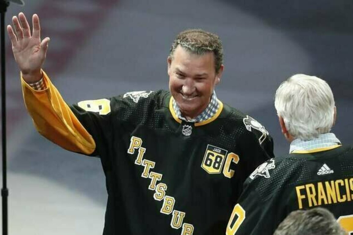 Group led by Mario Lemieux 'very interested' in ownership of Penguins