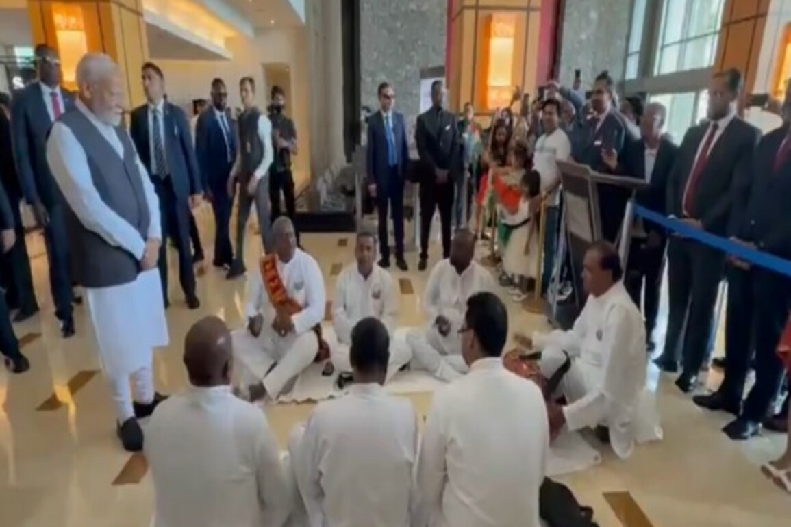 PM Modi welcomed with Bhojpuri Chautaal in Trinidad and Tobago, meets Indian community