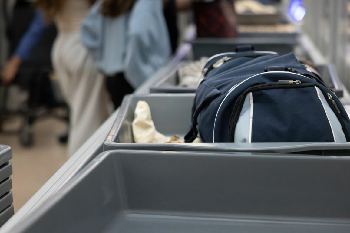 Pilot's wife urges women to stop wearing popular item to airport