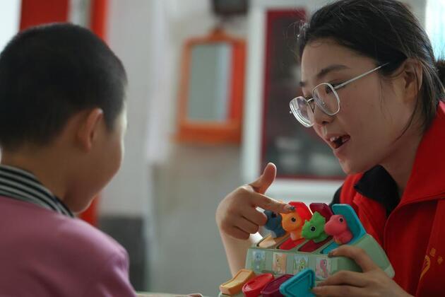 Social workers bring sunshine to lives of vulnerable children
