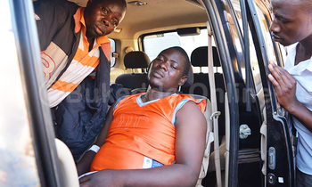 Sematiko ng'atwalibwa mu ddwaaliro e Mulago okufuna obujjanjabi. Ebifaananyi bya Stuart Yiga Sematiko ng'atwalibwa mu ddwaaliro e Mulago okufuna obujjanjabi. Ebifaananyi bya Stuart Yiga