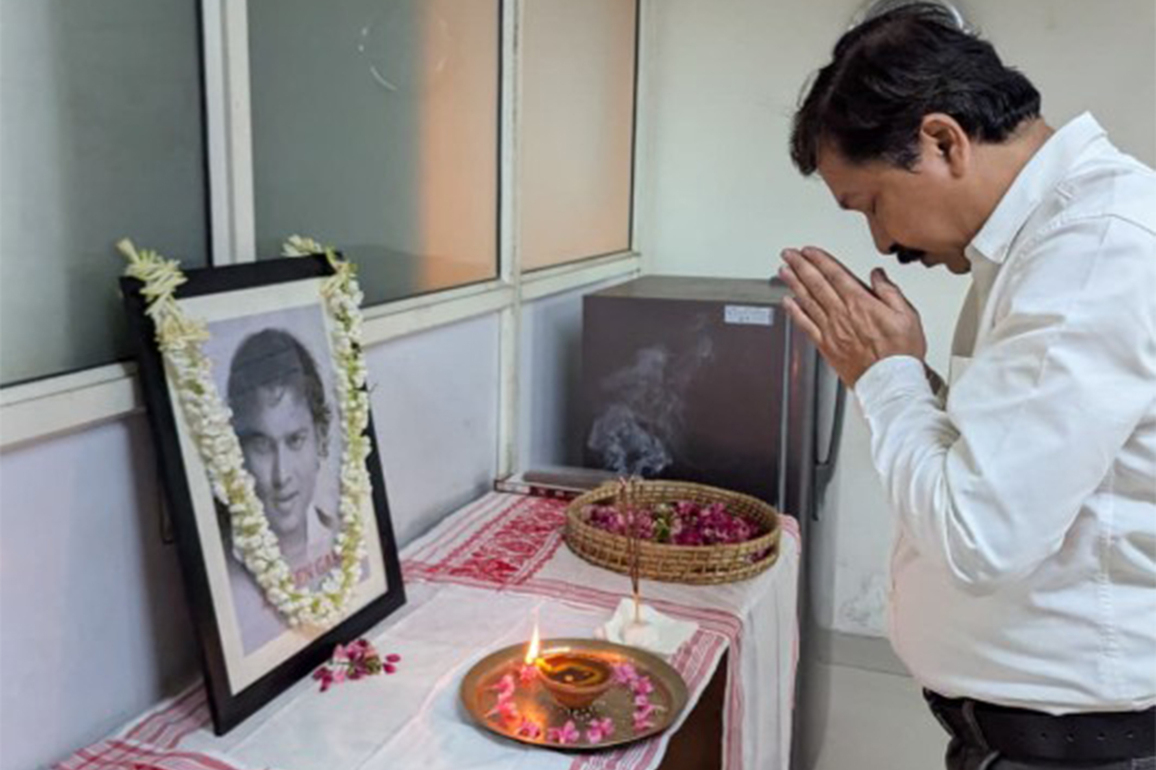 Assam Information Centre Delhi pays floral tribute to music icon Zubeen Garg