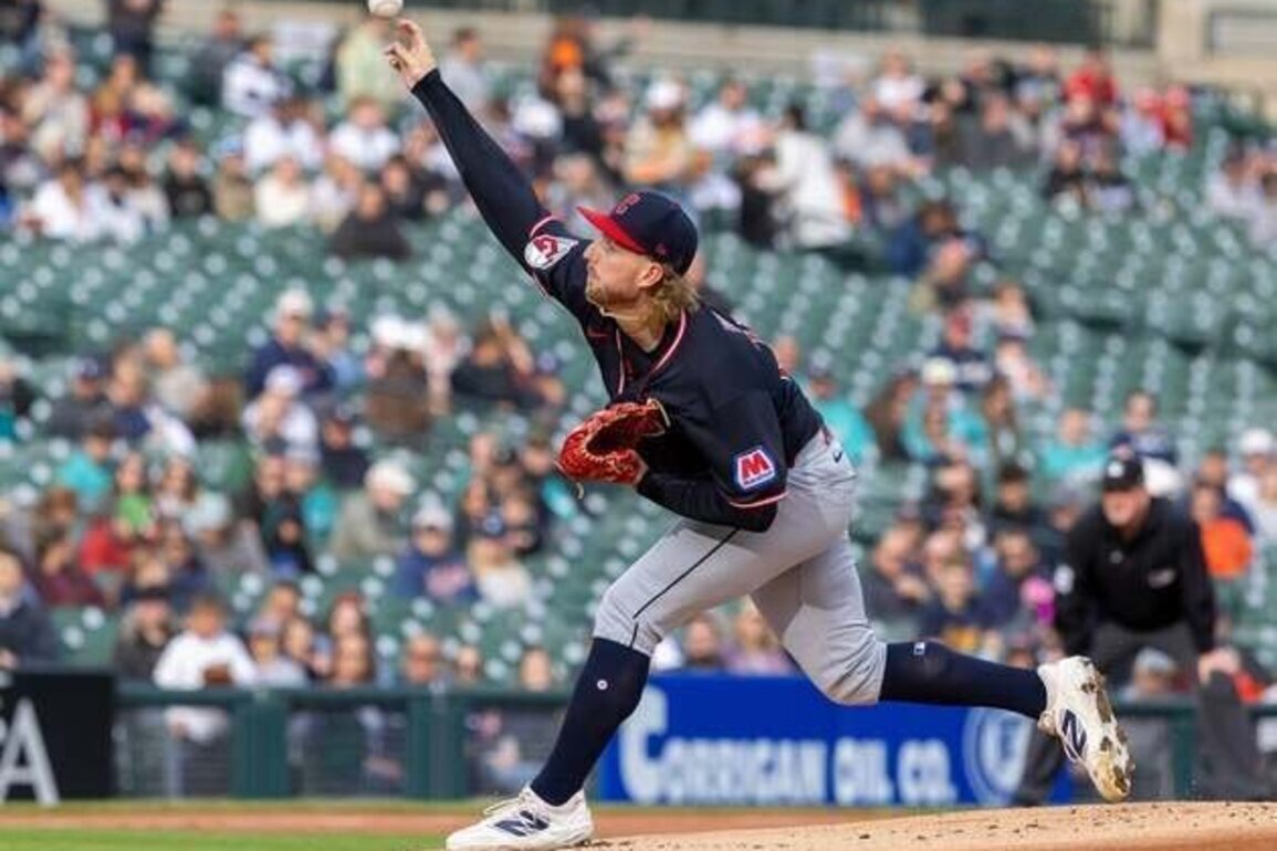 Sizzling Guardians score twice in 10th, hold off Tigers