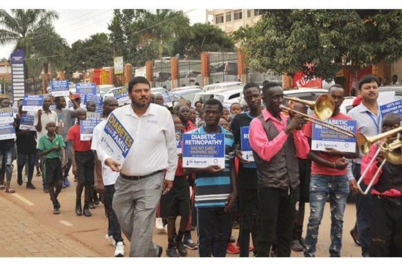 Abeetabye mu kukuza olunaku lwa sukaali nga bakumba n'ebipande. Abeetabye mu kukuza olunaku lwa sukaali nga bakumba n'ebipande.