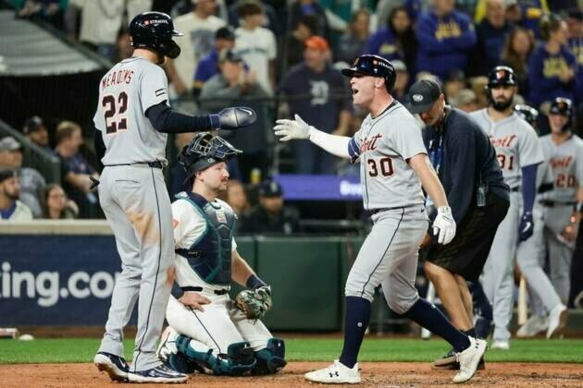 Tigers edge Mariners in 11-inning Game 1 thriller