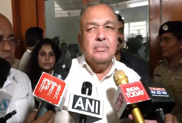 Karnataka Minister Ramalinga Reddy visits Belagavi hospital, enquires about health of assaulted conductor